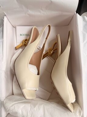 Bottega Veneta Knot Sandal in cream - worn once